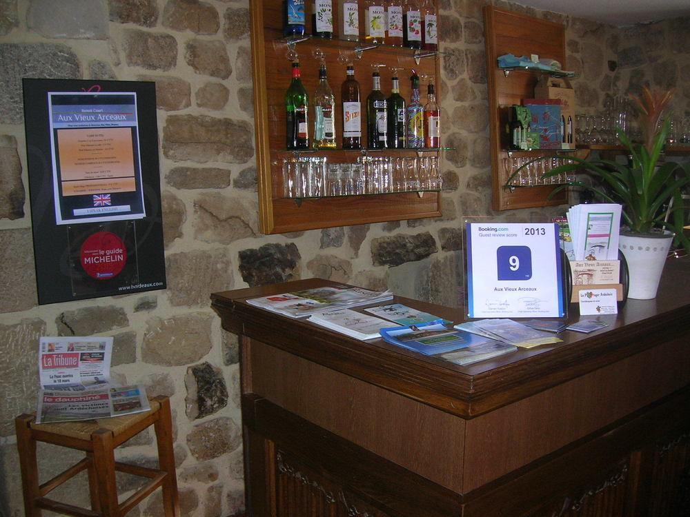 Aux Vieux Arceaux Hotel Mercuer Exterior foto