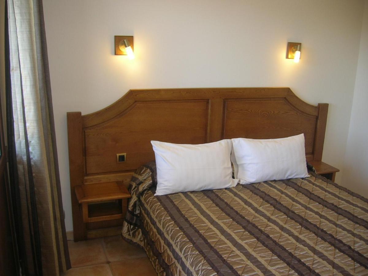 Aux Vieux Arceaux Hotel Mercuer Cameră foto